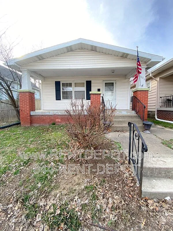 1004 N Governor St photo 1
