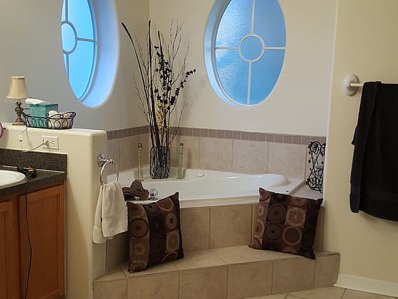 2nd image of 10824 Versailles Blvd