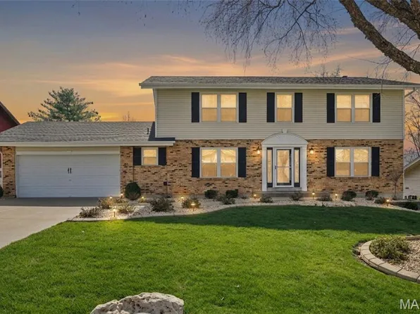3074 Winding River Dr, Saint Charles, MO 63303