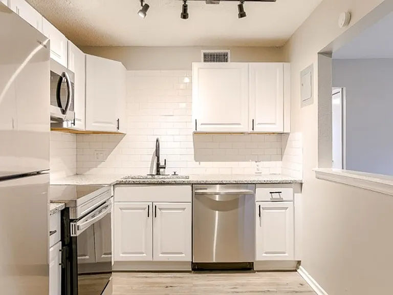 Eagle's Nest Apartments — Photo 15