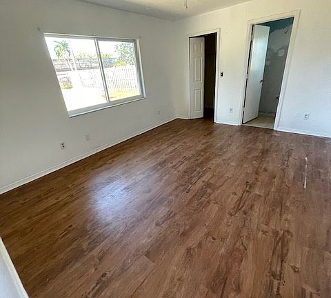 4th image of 1808 SE 5th Ave