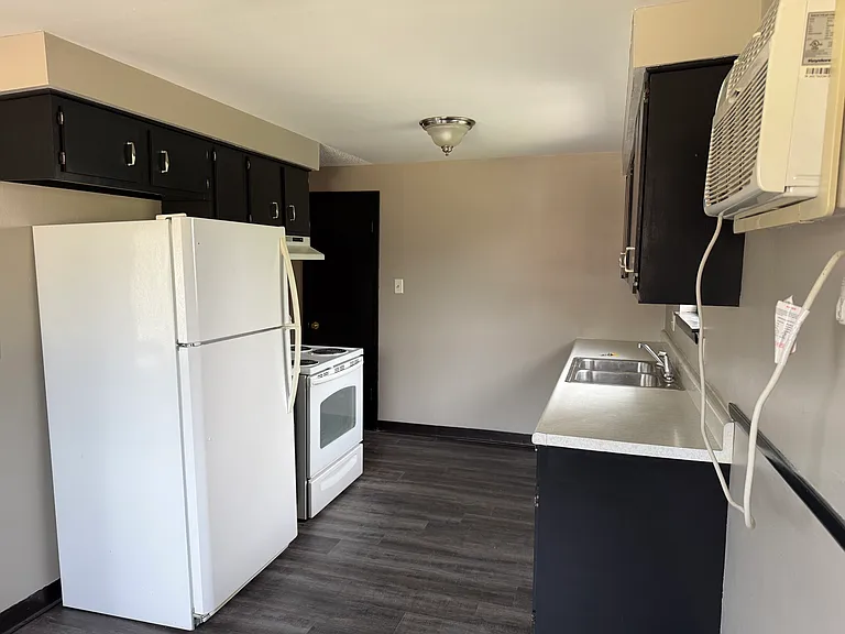 115 Jackson Ave #4 — Photo 2