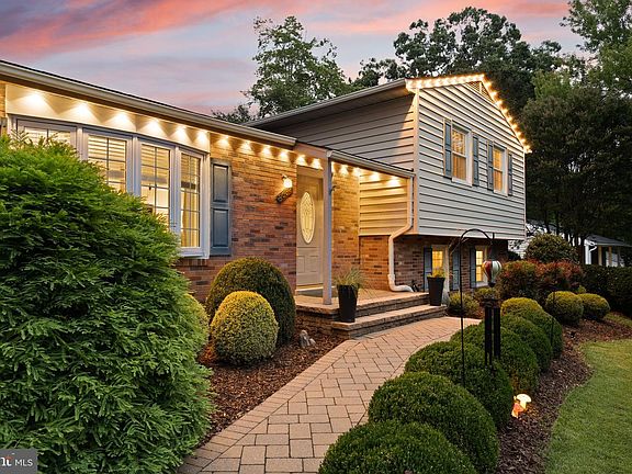 2nd image of 8632 Kerry Ln