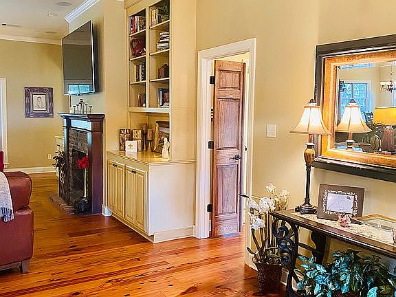 3rd image of 115 Twin Creeks Dr