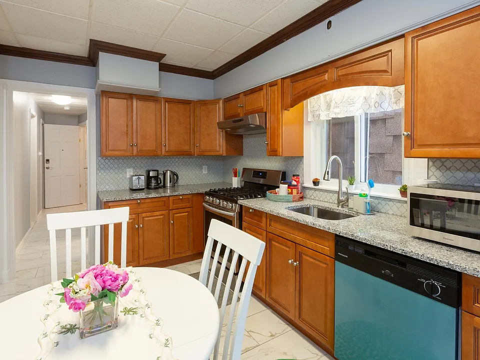 131 Grace St #2