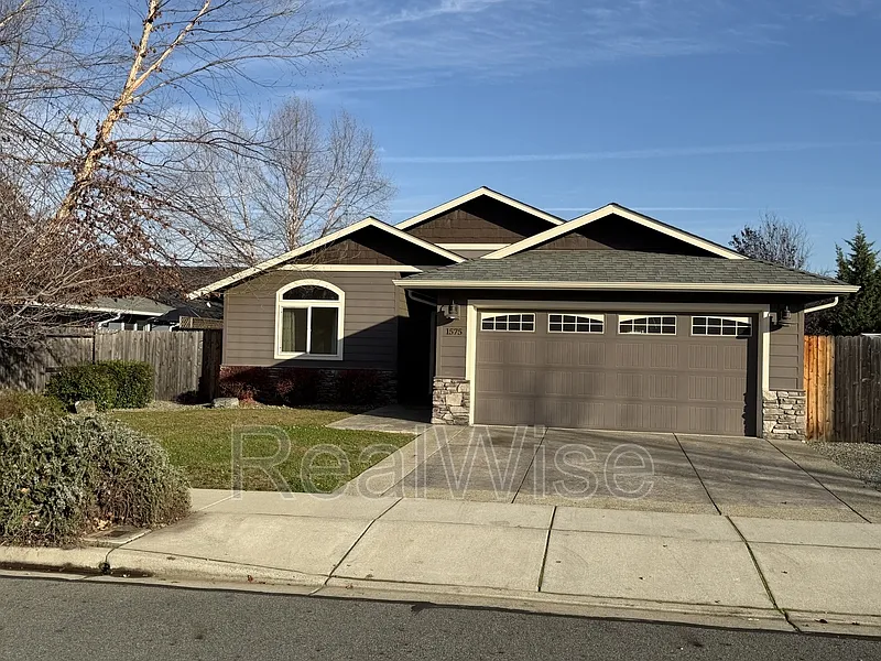 1575 SW Yucca Dr