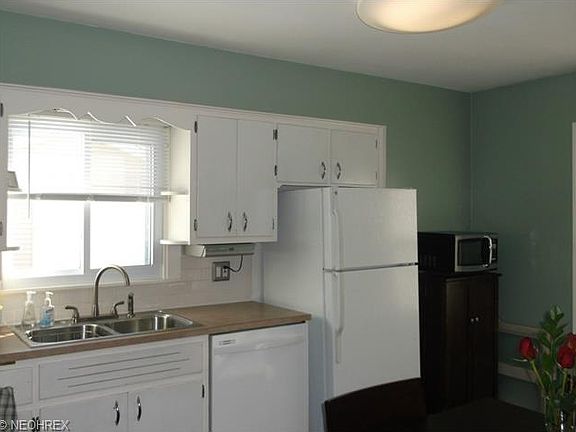 3rd image of 1629 Oakwood Ave