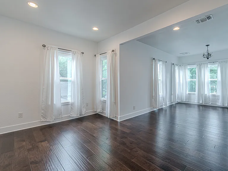 311 W Mistletoe Ave — Photo 27