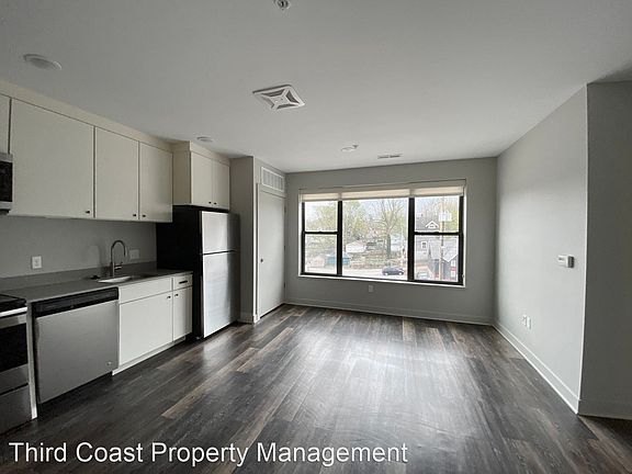 5th image of 637 Michigan St NE #202