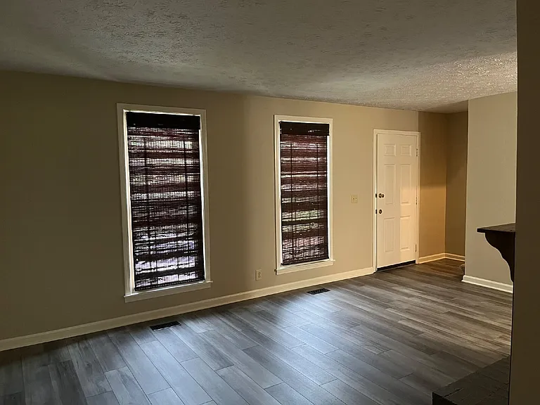 3195 Trails End Ln — Photo 2