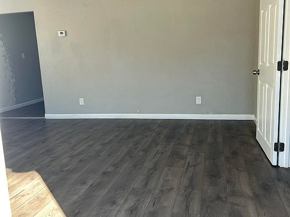 2nd image of 212 W Blacklidge Dr