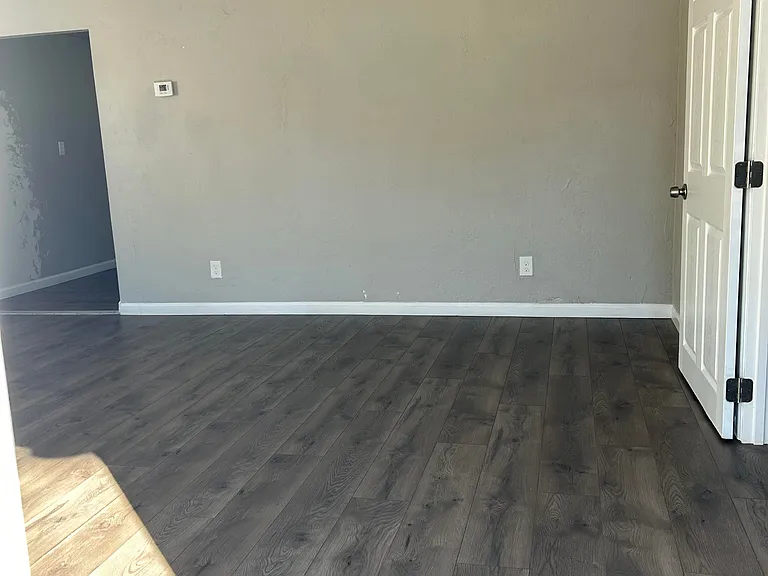 212 W Blacklidge Dr — Photo 2