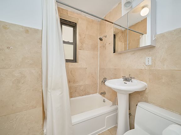 2nd image of 70 W 109th St APT 6