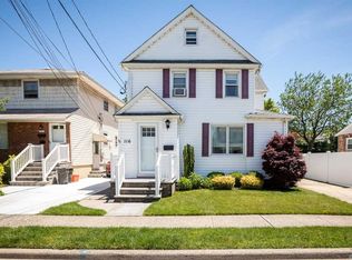 116 Franklin St, Franklin Square, NY 11010