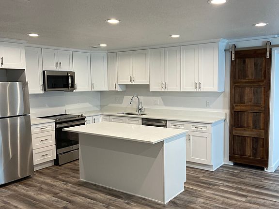 Large upgraded full kitchen