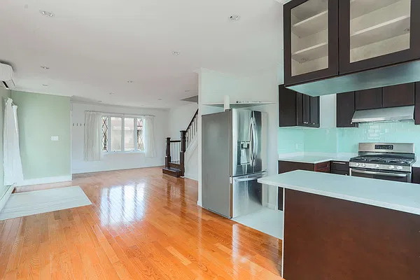 Sold by Momentum Real Estate LLC | media 6