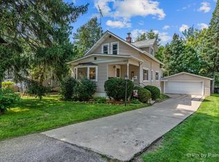 302 Circle Rd, Fox River Grove, IL 60021