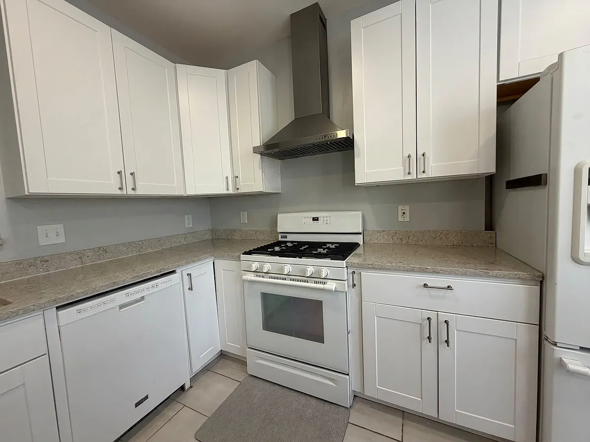 3 bed, 1400 sqft, $3,100 — Photo 3