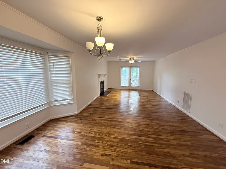 5544 Sharpe Dr — Photo 11