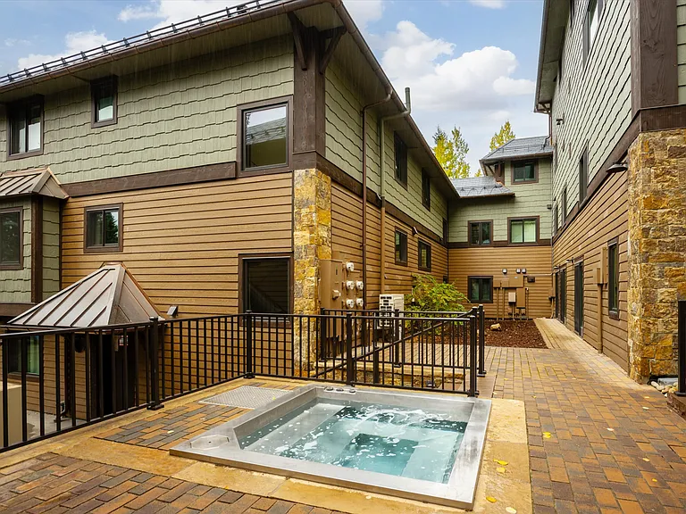 650 S Monarch St #9 — Photo 19