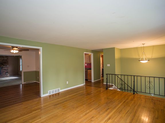 3rd image of 5460 S Garrett Dr