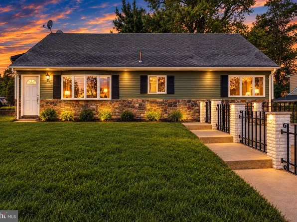 2 Kendall Dr, Parlin, NJ 08859