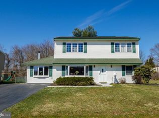 23 Trail Rd, Levittown, PA 19056