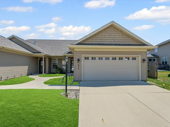 2216 S Stonebrooke Ct, Urbana, IL 61802
