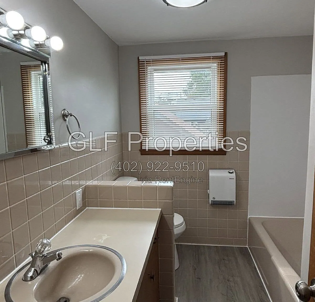 2 bed, 1.0 bath, $900 — Photo 4