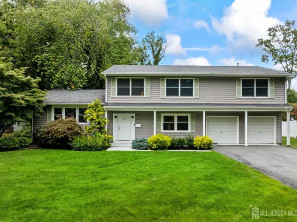 17 Peach Orchard Dr, East Brunswick, NJ 08816
