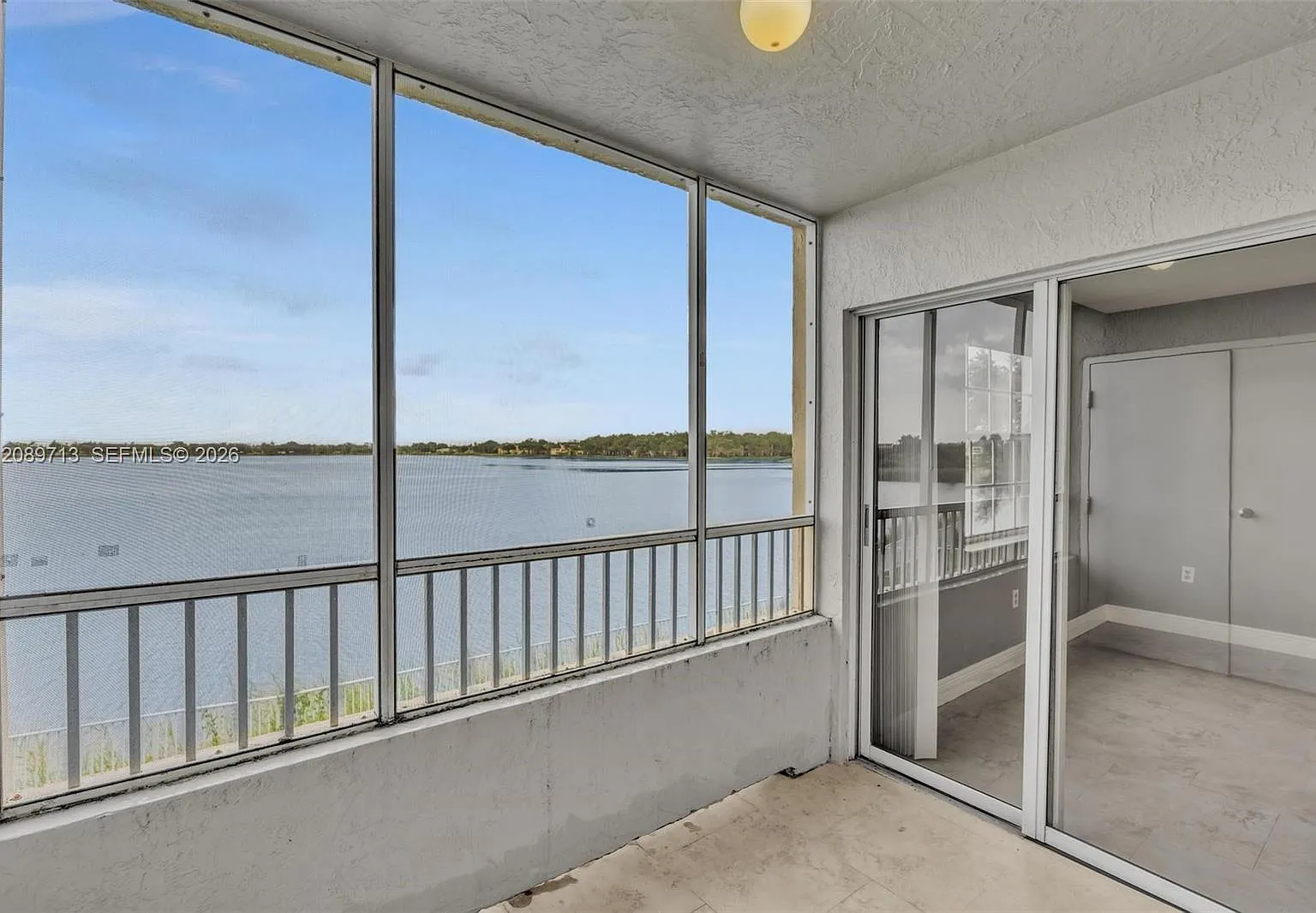 Lakeview Club Condo — Photo 2