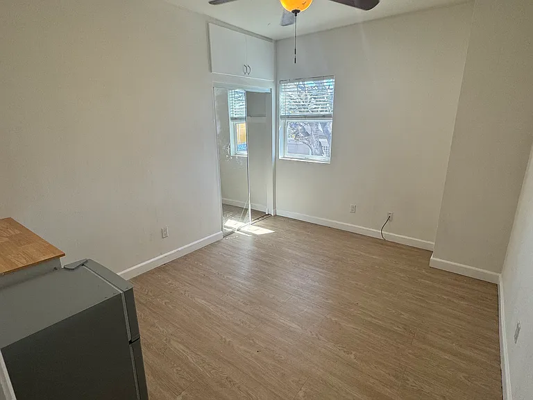 2508 Naomi Ave #4 — Photo 10