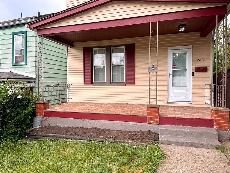 1616 Leolyn St — Photo 1