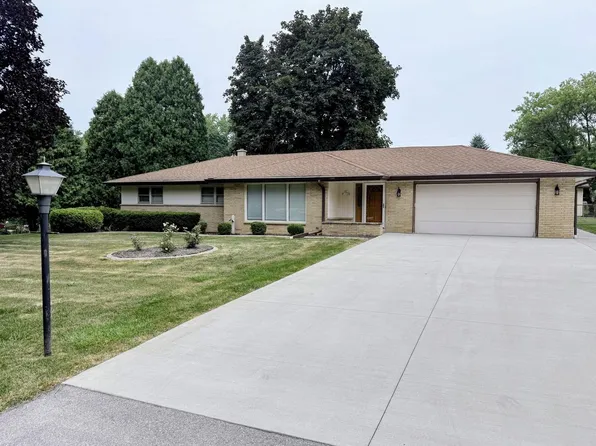 N81W15328 Hilltop DRIVE, Menomonee Falls, WI 53051