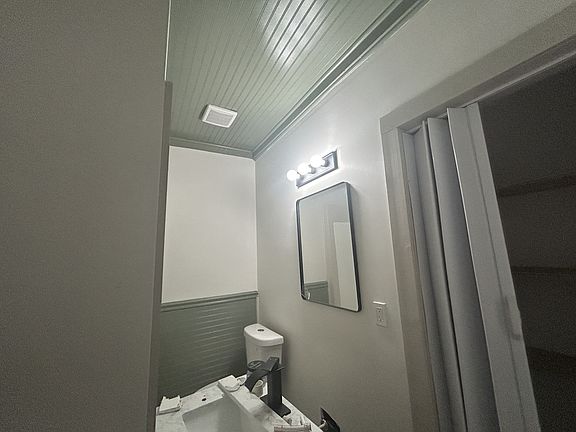 2nd image of 895 Kney St