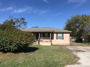 112 W Lance St, Madisonville, TX 77864