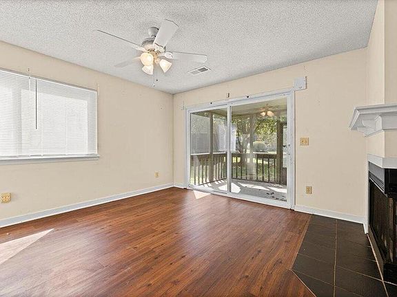 5th image of 854 Catalpa Ct APT A