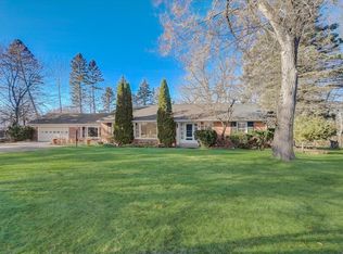 1000 E Quarles Pl, Fox Pt, WI 53217