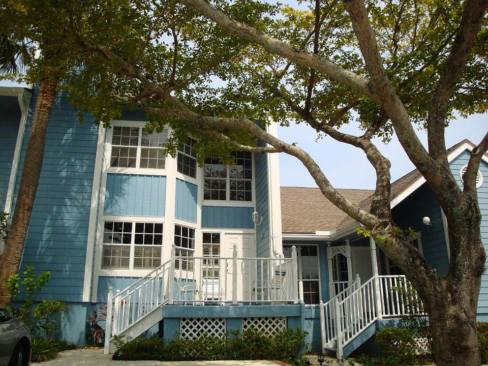 1st image of 724 Ocean Dunes Cir