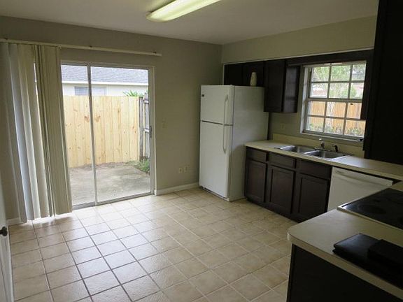2nd image of 2016 Carlton Dr