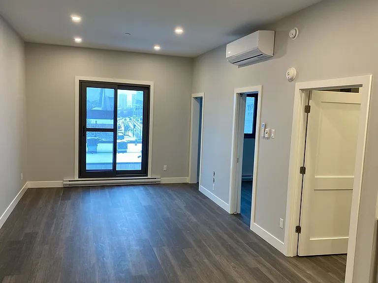 174 Provencher Blvd — Photo 3