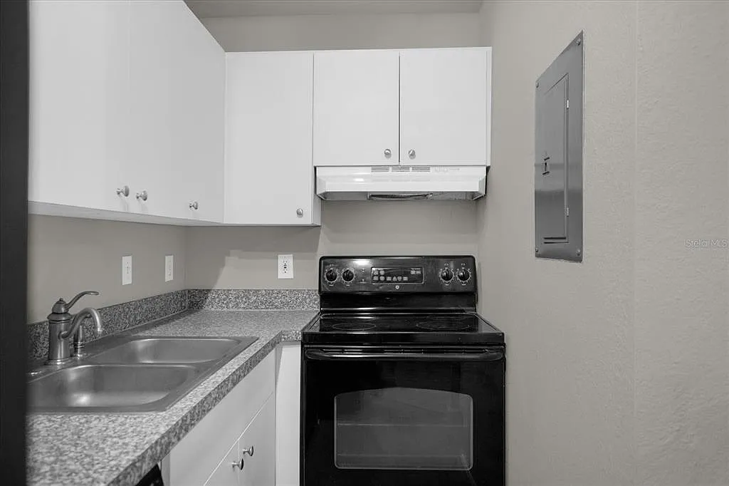 1 bed, 1.0 bath, 499 sqft, $1,390 — Photo 2