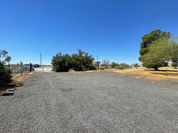 3rd image of 601 1/2 California City Blvd