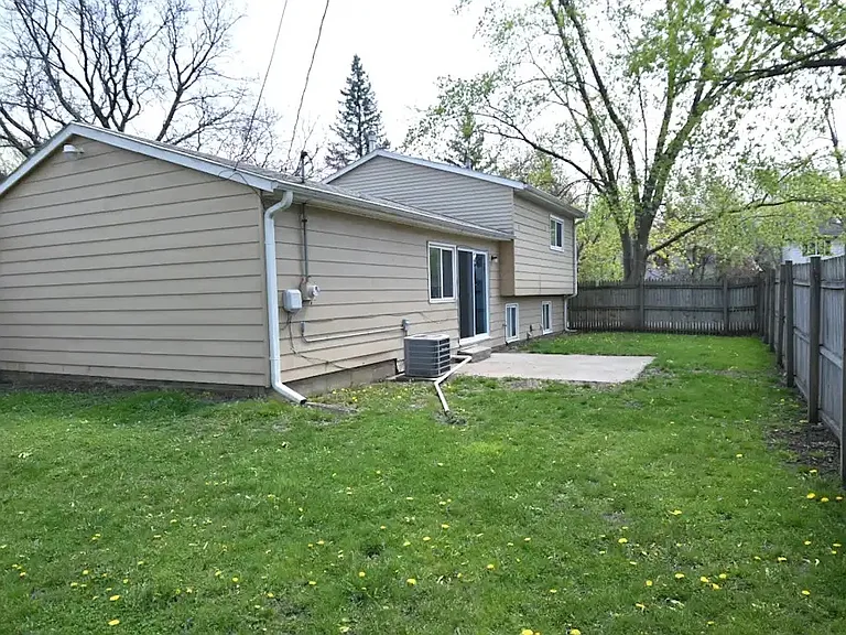 160 Bedford Rd — Photo 10