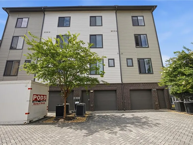 211 Bass St SW #10 — Photo 15