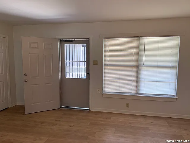 1515 E Bowie St — Photo 2