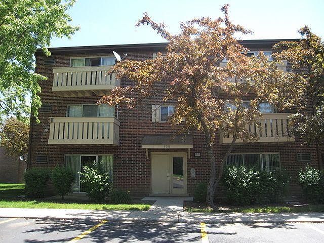 1st image of 123 Pickwick Dr #F