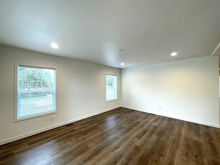 609 Mildred St — Photo 44