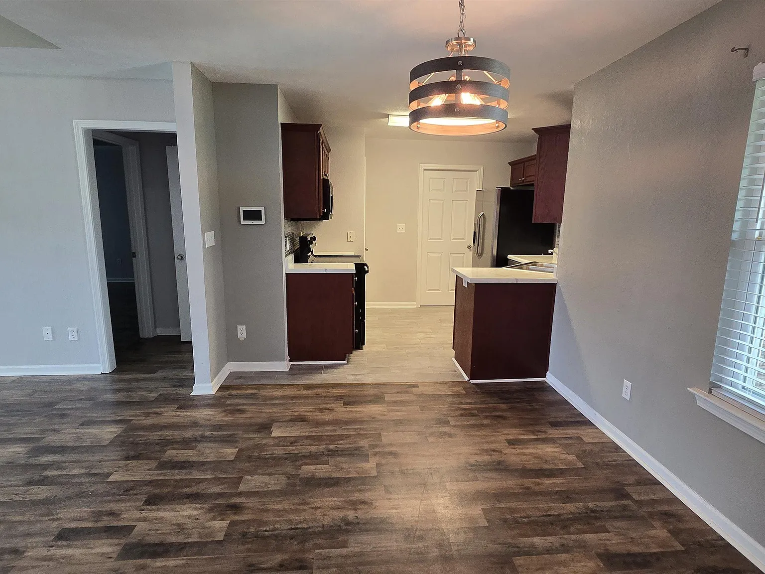 3 bed, 2.0 bath, 1318 sqft, $1,800 — Photo 4