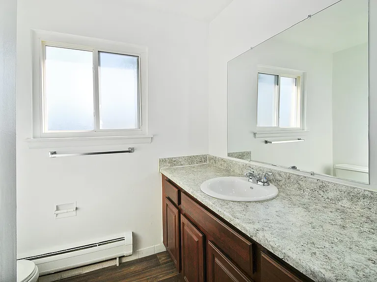 Huntington Club Apartments — Photo 12